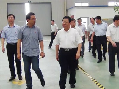 安丘市委書記桑福嶺一行深入科靈調(diào)研工作，傾力打造科靈節(jié)能為非公黨建示范單位