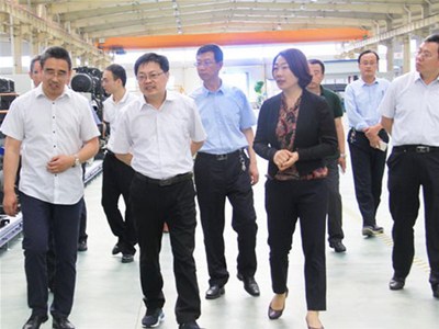 市委書記李新閣一行考察科靈節(jié)能，細(xì)詢并指導(dǎo)我司發(fā)展工作